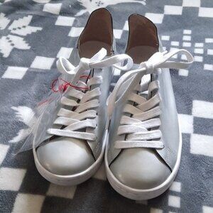 Schutz Ofelia Metallic Grey Women’s Lace Up Sneakers Size 5.5